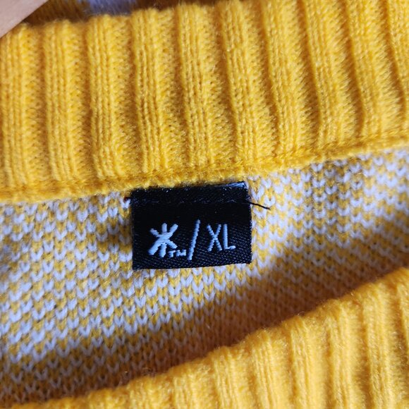 Cleveland Cavaliers Sweater Size XL NBA Christmas Knit Red Blue Snowflakes NWT - Picture 7 of 9